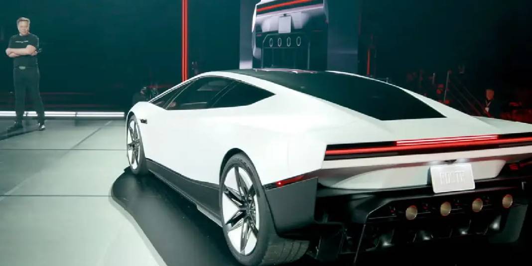 Araba havalandı: Tesla’nın uçan otomobili Roadster tanıtıldı 6